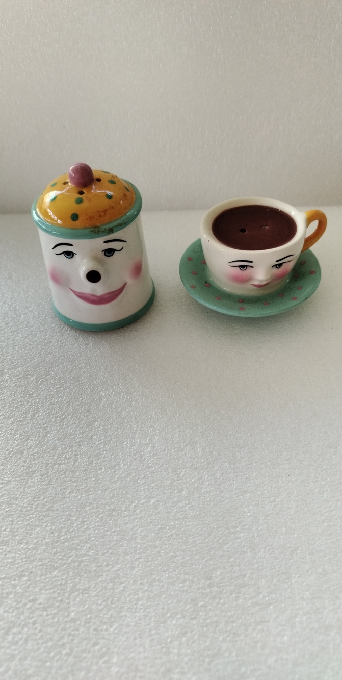 Charming Ceramic Face Salt & Pepper Set Vintage